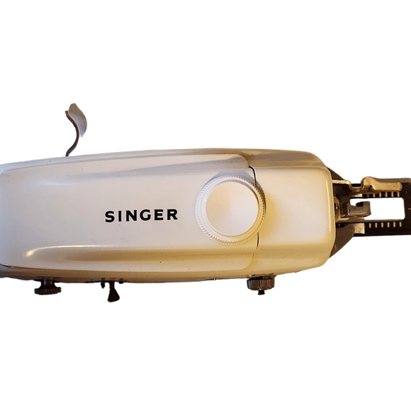 Vtg Singer Professional Buttonholer Sewing Machine Slant Needle Zig-Zag 102577 - Picture 4 of 16